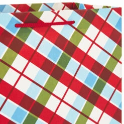 Hallmark Assorted Sizes And Designs 18-Pack Christmas Gift Bags -Hallmark Shop 18 Assorted Sizes and Designs Christmas Gift Bags 5XGB1409 06